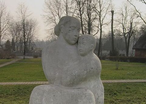 rzeźba matki z dzieckiem (2018)